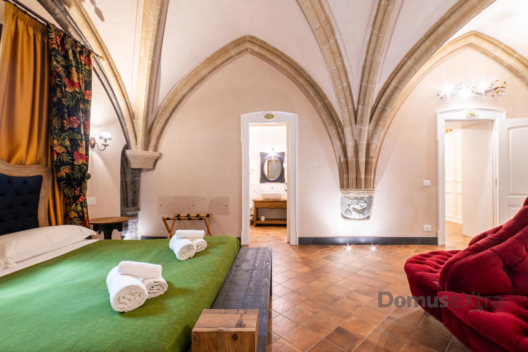Piazza San Domenico Suite By Domusextra Неаполь Екстер'єр фото